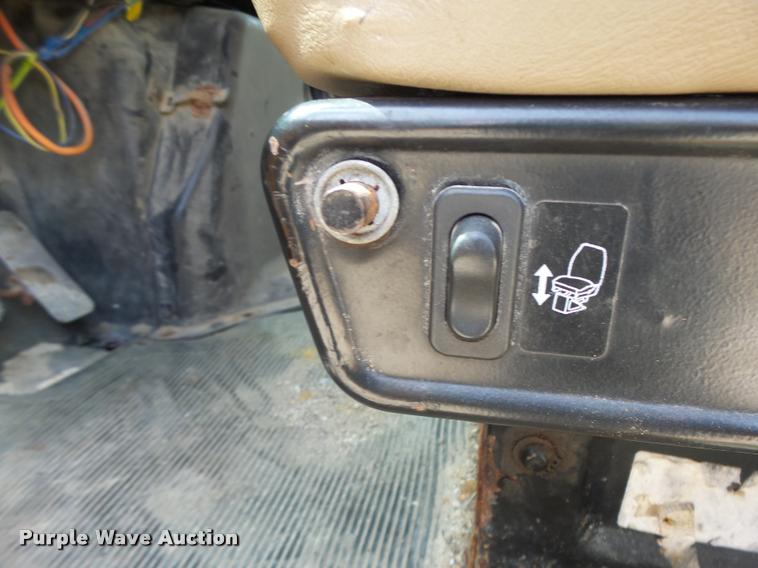 image for item DB1351 2001 International 4900 dump truck