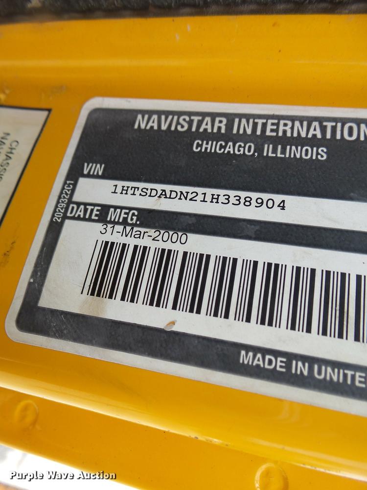 image for item DB1351 2001 International 4900 dump truck