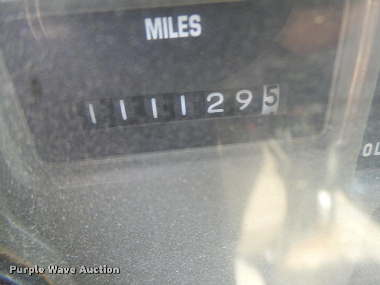 image for item DB1351 2001 International 4900 dump truck