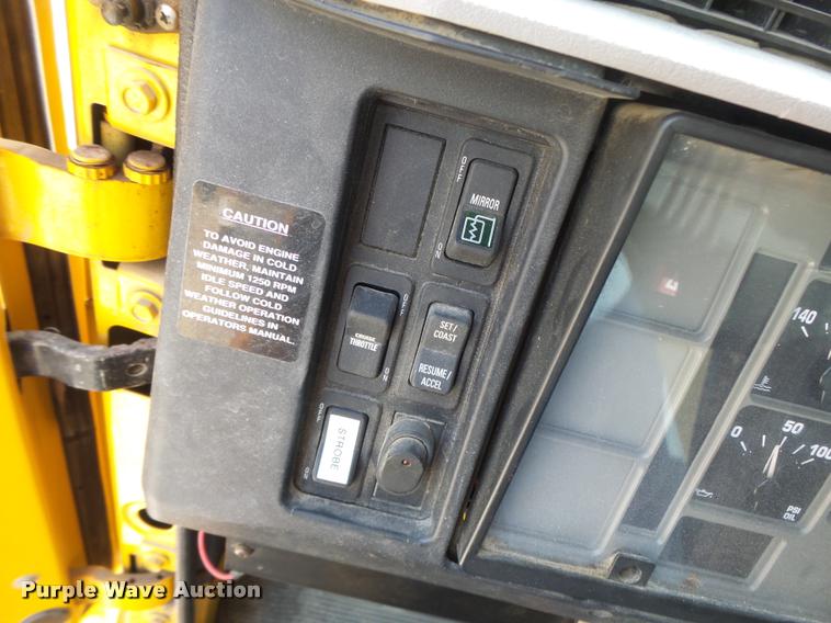 image for item DB1351 2001 International 4900 dump truck