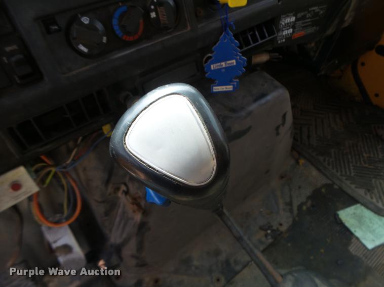 image for item DB1351 2001 International 4900 dump truck