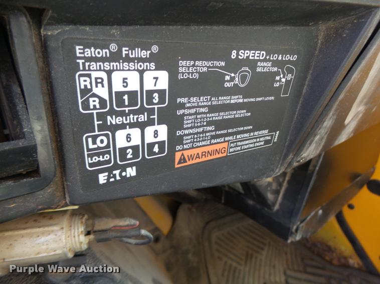 image for item DB1351 2001 International 4900 dump truck