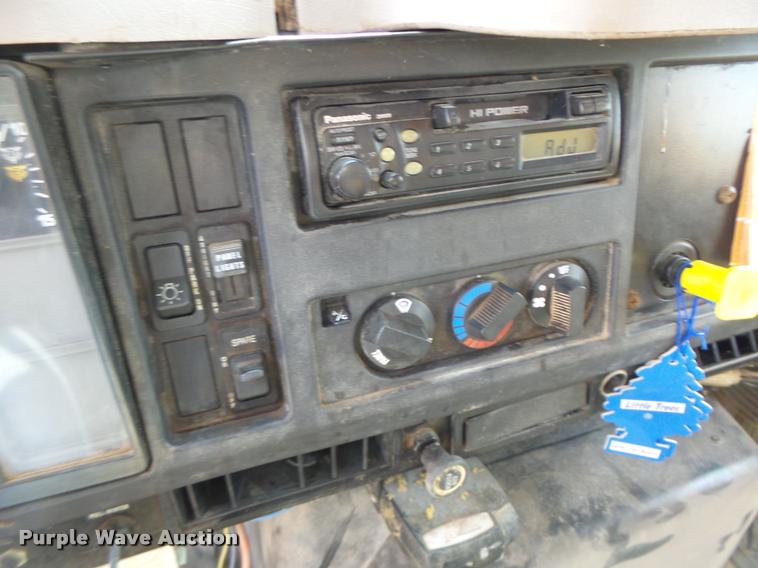 image for item DB1351 2001 International 4900 dump truck