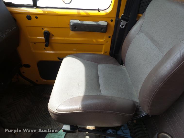 image for item DB1351 2001 International 4900 dump truck