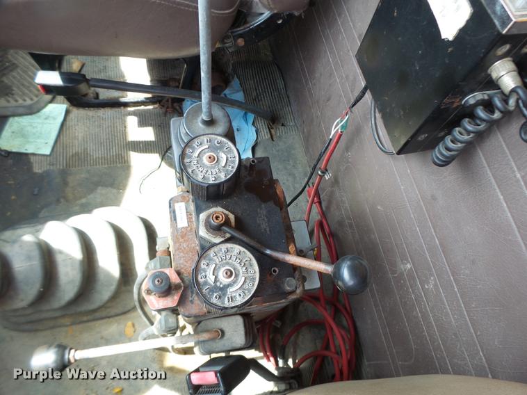 image for item DB1351 2001 International 4900 dump truck