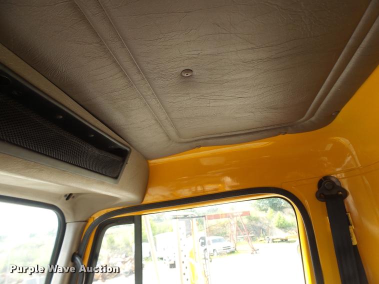 image for item DB1351 2001 International 4900 dump truck