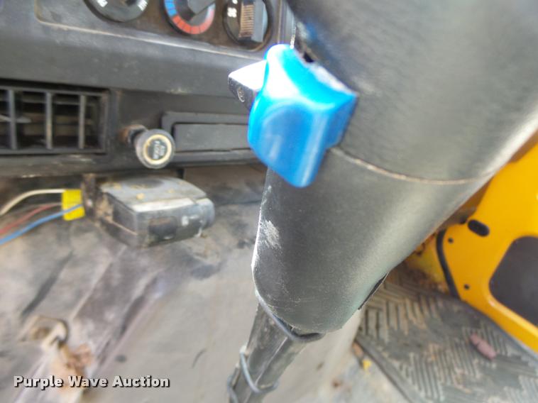 image for item DB1351 2001 International 4900 dump truck