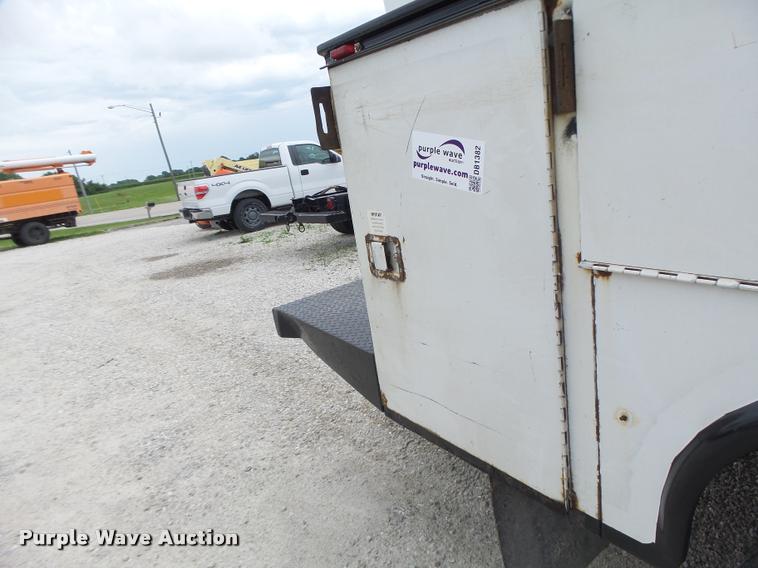 image for item DB1382 1999 Ford F350 Super Duty bucket truck