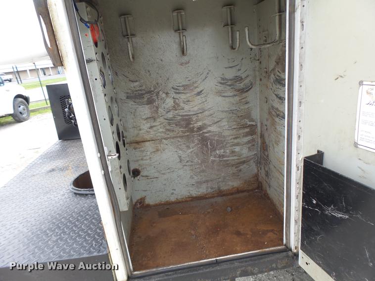 image for item DB1382 1999 Ford F350 Super Duty bucket truck