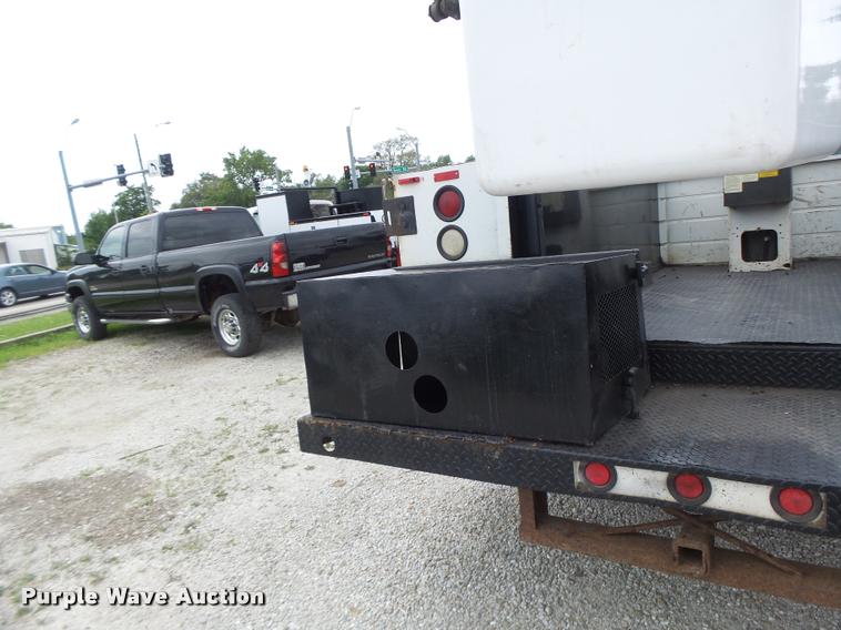 image for item DB1382 1999 Ford F350 Super Duty bucket truck