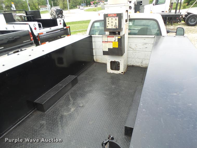 image for item DB1382 1999 Ford F350 Super Duty bucket truck