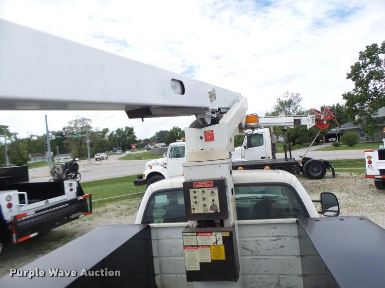 image for item DB1382 1999 Ford F350 Super Duty bucket truck