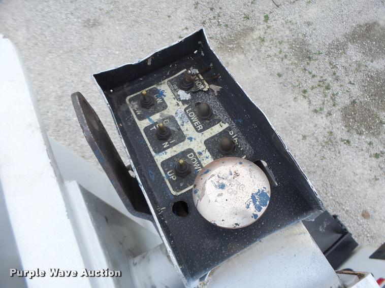 image for item DB1382 1999 Ford F350 Super Duty bucket truck