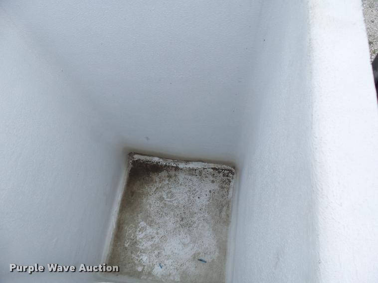 image for item DB1382 1999 Ford F350 Super Duty bucket truck