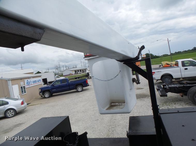 image for item DB1382 1999 Ford F350 Super Duty bucket truck