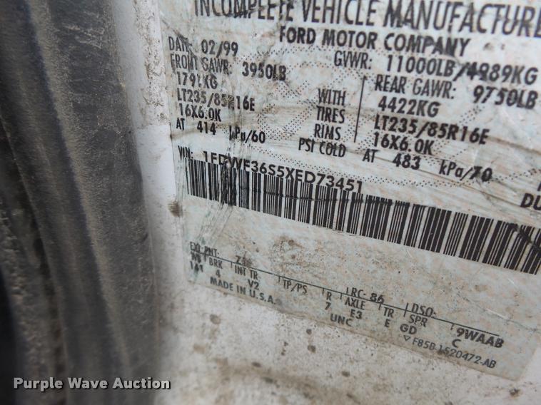 image for item DB1382 1999 Ford F350 Super Duty bucket truck