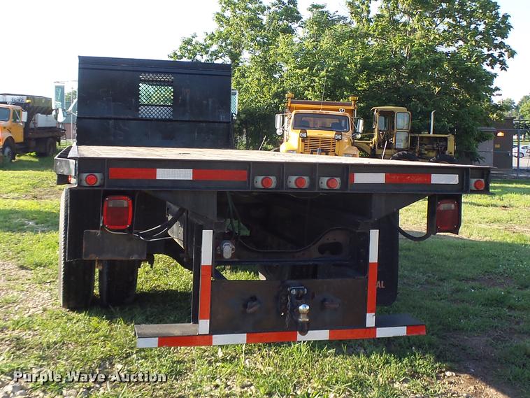 image for item DB1396 1999 International 4700 flatbed truck