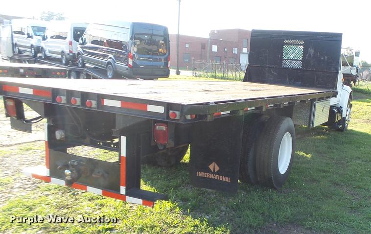 image for item DB1396 1999 International 4700 flatbed truck