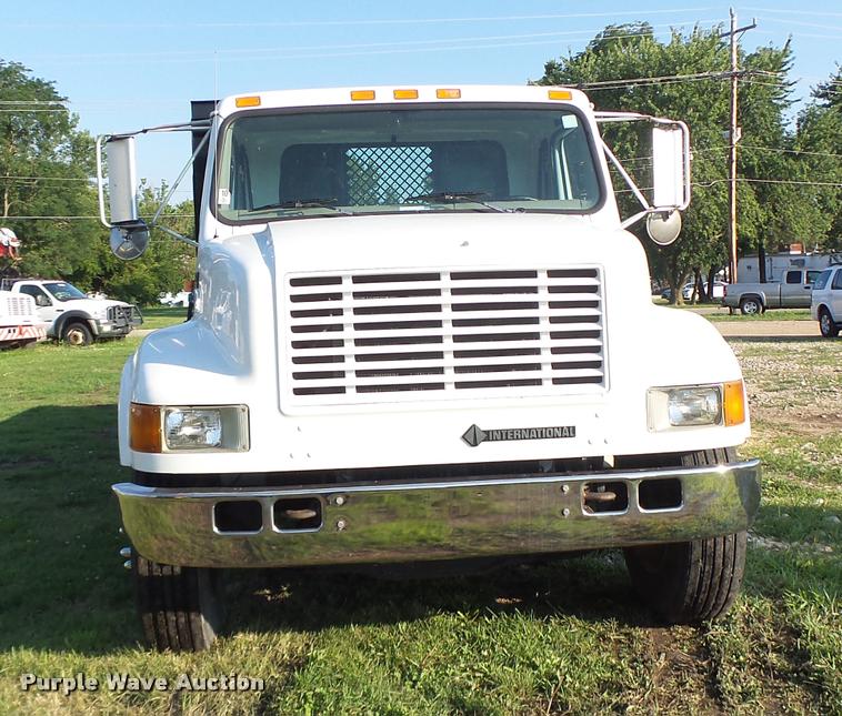 image for item DB1396 1999 International 4700 flatbed truck