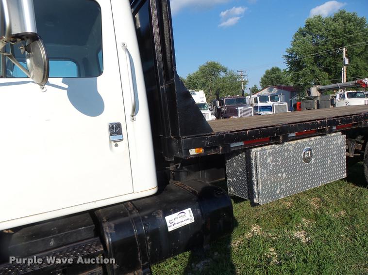 image for item DB1396 1999 International 4700 flatbed truck