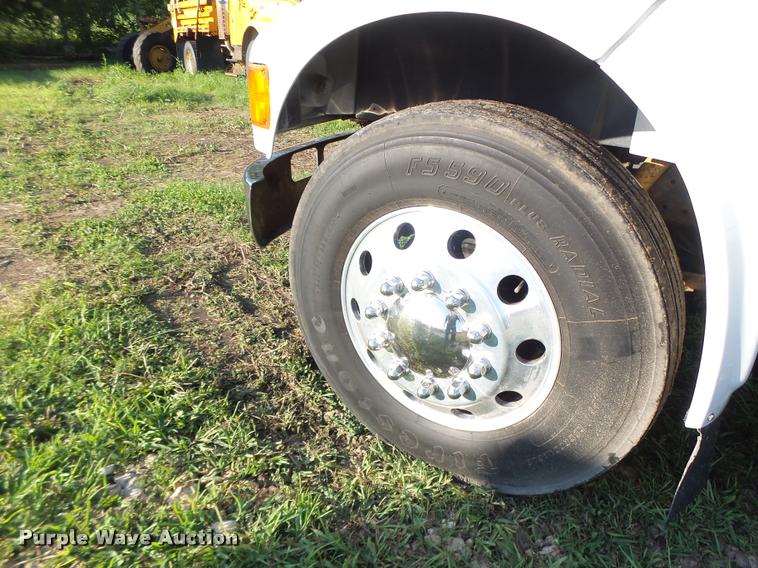 image for item DB1396 1999 International 4700 flatbed truck