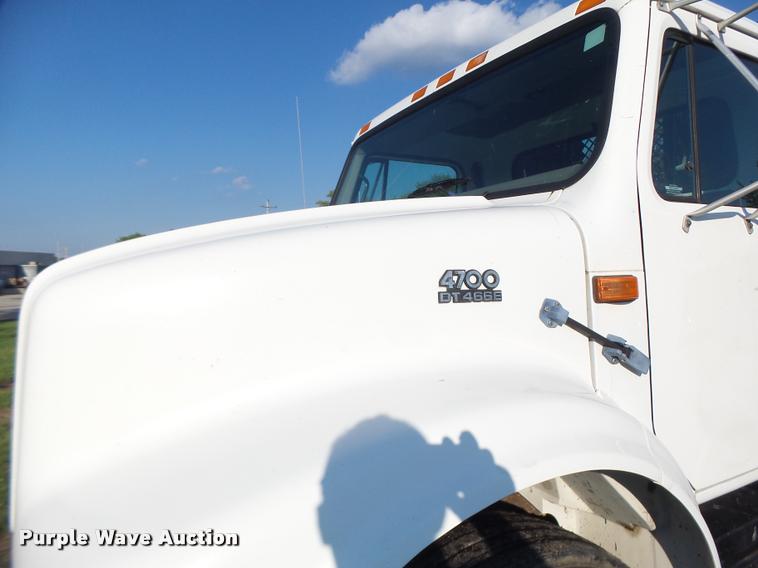 image for item DB1396 1999 International 4700 flatbed truck