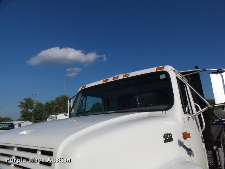 image for item DB1396 1999 International 4700 flatbed truck