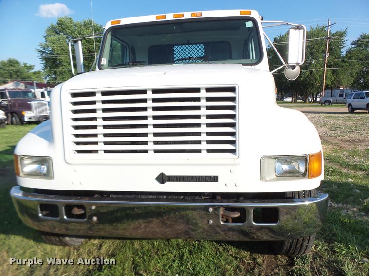 image for item DB1396 1999 International 4700 flatbed truck