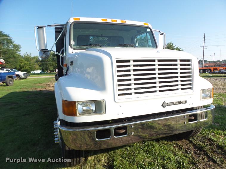 image for item DB1396 1999 International 4700 flatbed truck