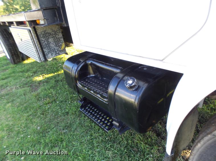 image for item DB1396 1999 International 4700 flatbed truck