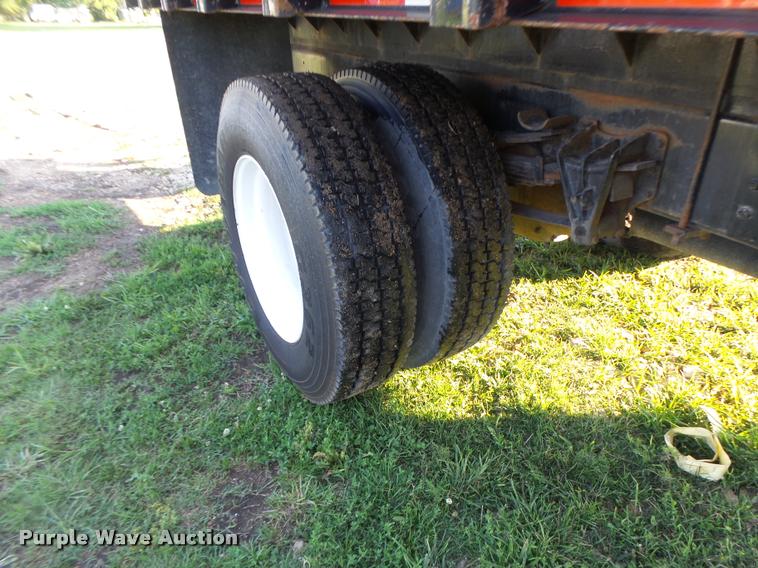 image for item DB1396 1999 International 4700 flatbed truck