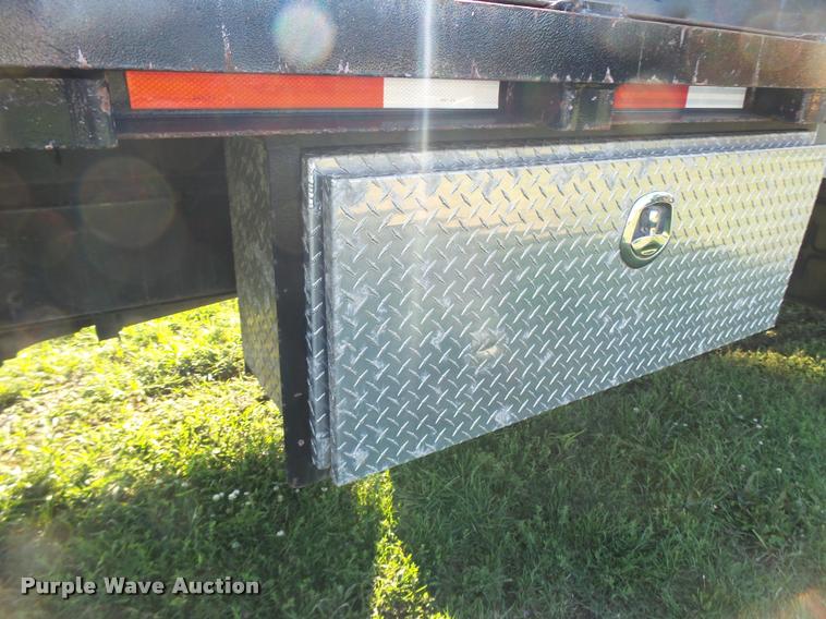 image for item DB1396 1999 International 4700 flatbed truck