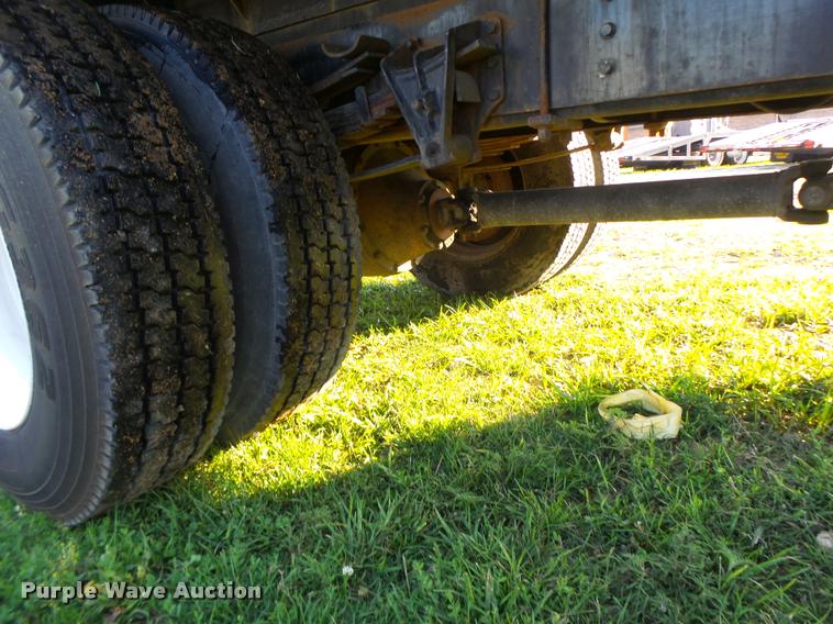 image for item DB1396 1999 International 4700 flatbed truck