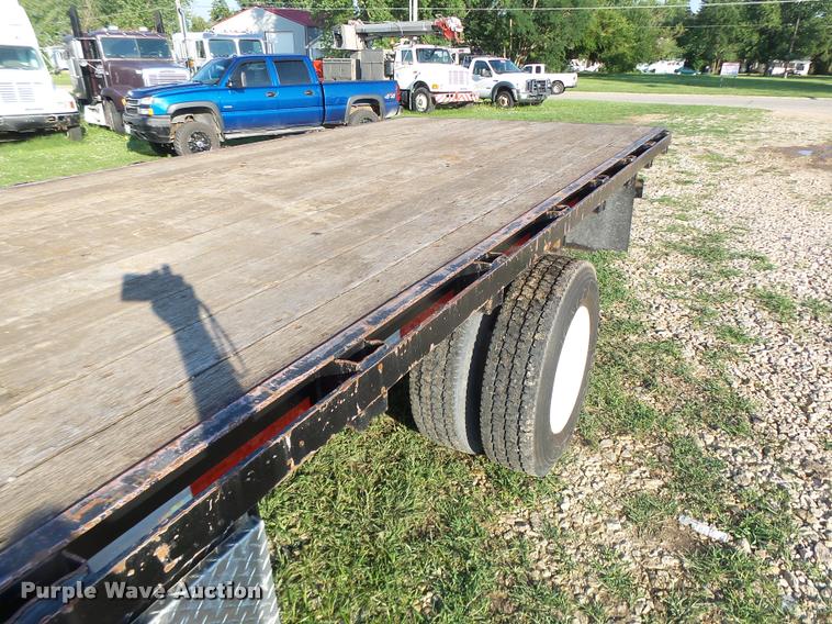 image for item DB1396 1999 International 4700 flatbed truck