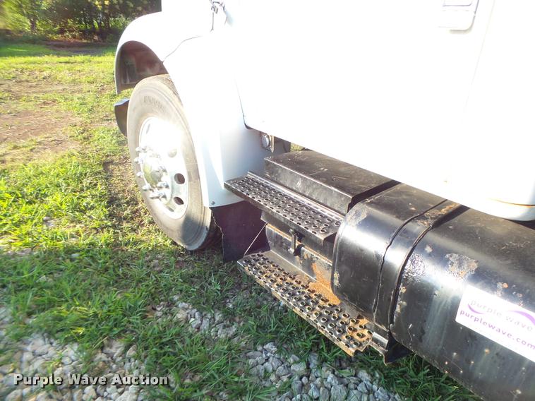 image for item DB1396 1999 International 4700 flatbed truck