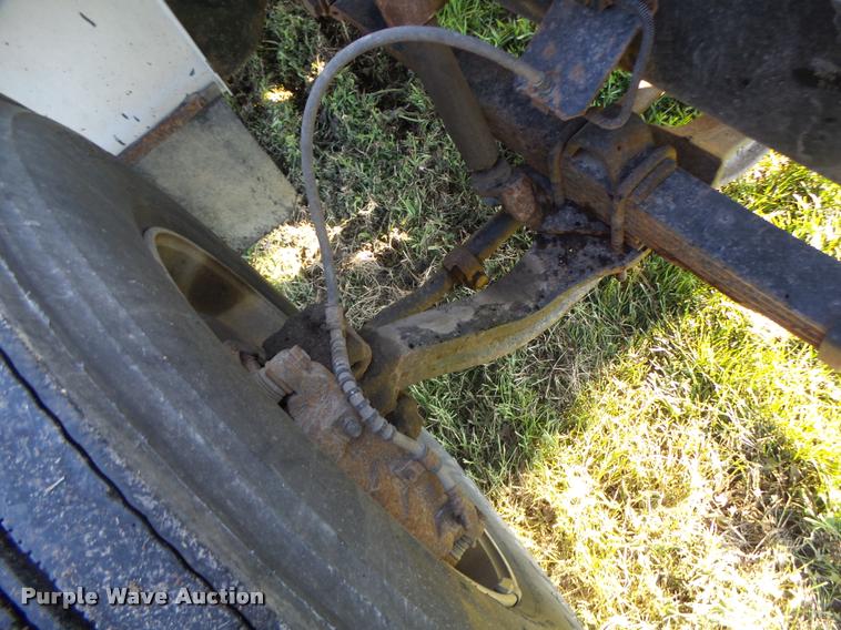 image for item DB1396 1999 International 4700 flatbed truck