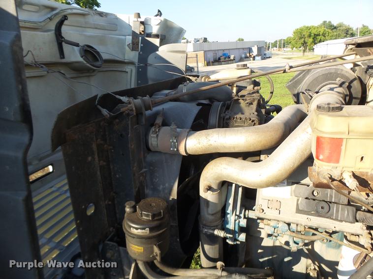 image for item DB1396 1999 International 4700 flatbed truck