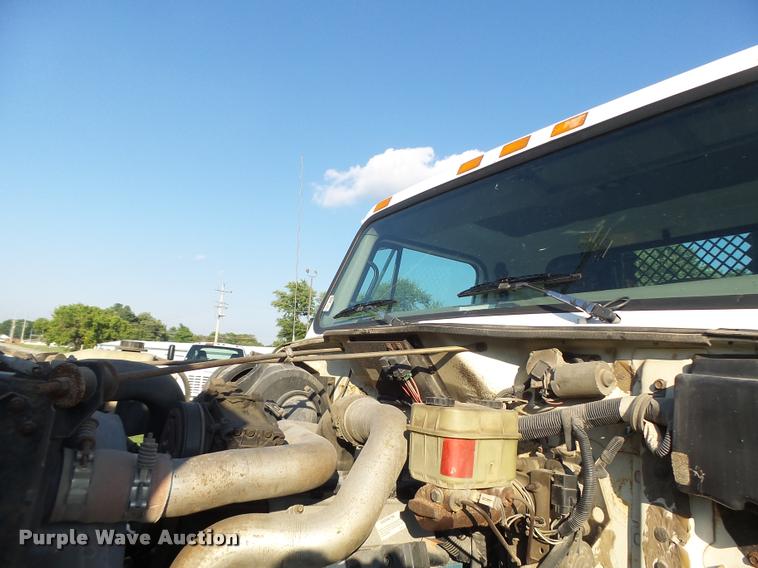 image for item DB1396 1999 International 4700 flatbed truck