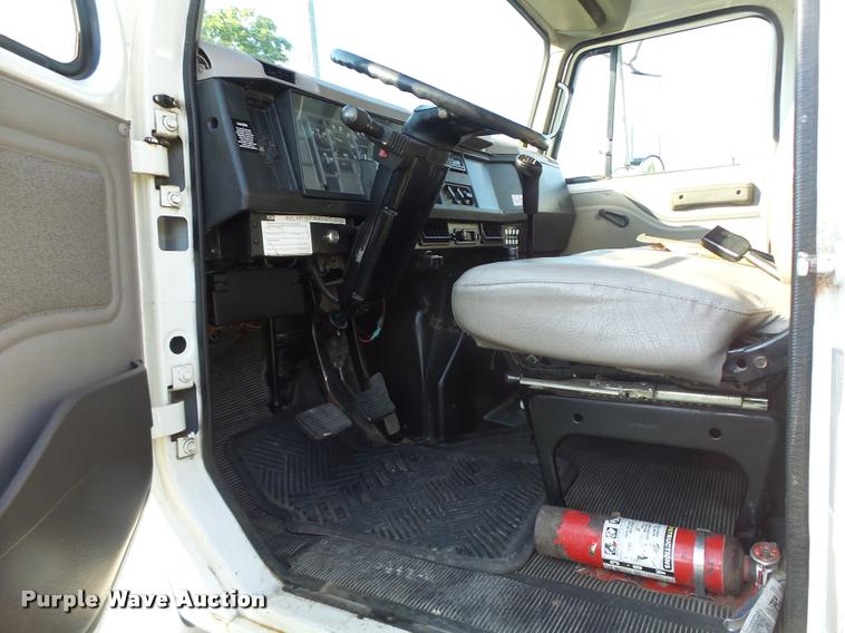 image for item DB1396 1999 International 4700 flatbed truck