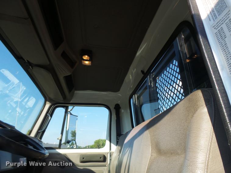 image for item DB1396 1999 International 4700 flatbed truck