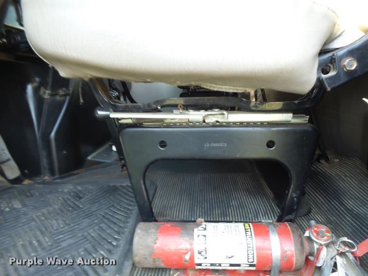 image for item DB1396 1999 International 4700 flatbed truck