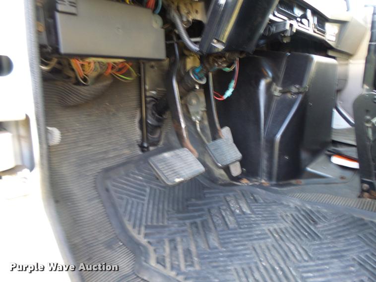 image for item DB1396 1999 International 4700 flatbed truck