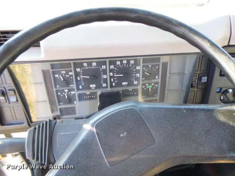 image for item DB1396 1999 International 4700 flatbed truck