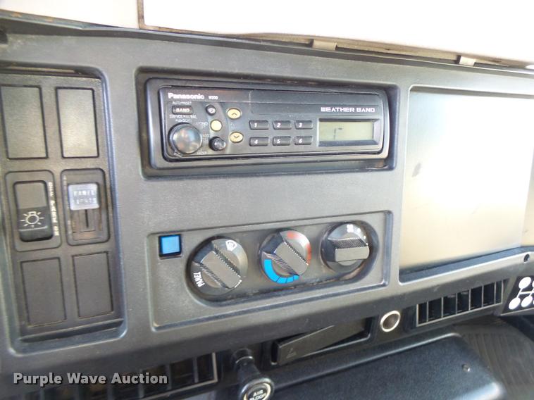 image for item DB1396 1999 International 4700 flatbed truck