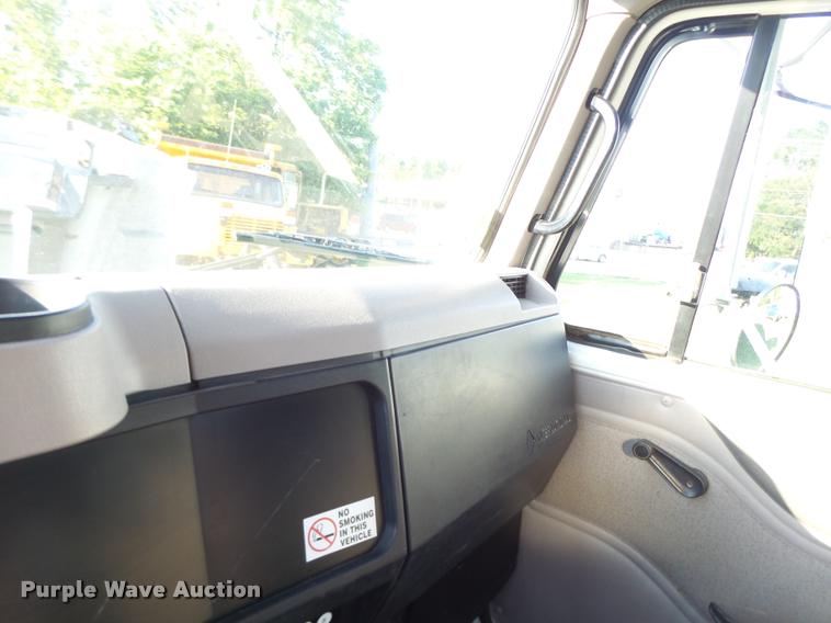 image for item DB1396 1999 International 4700 flatbed truck