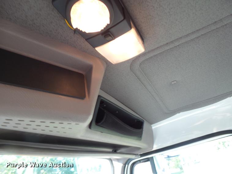 image for item DB1396 1999 International 4700 flatbed truck