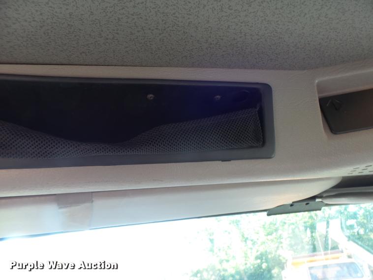 image for item DB1396 1999 International 4700 flatbed truck