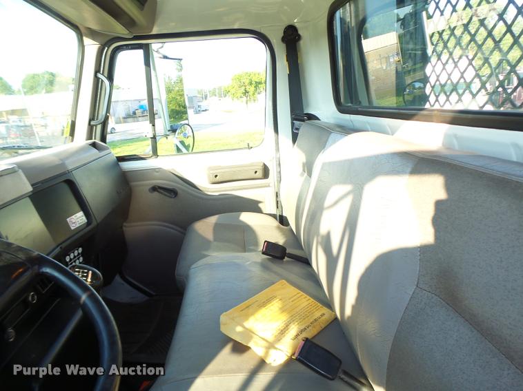 image for item DB1396 1999 International 4700 flatbed truck