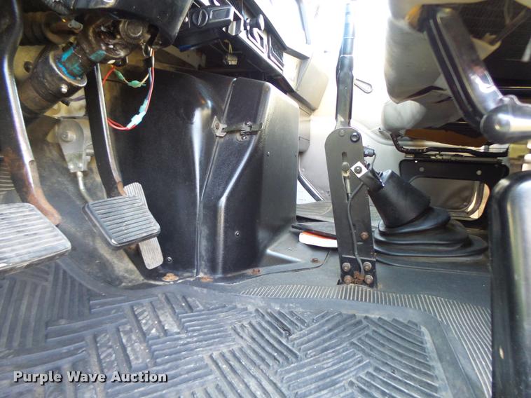 image for item DB1396 1999 International 4700 flatbed truck