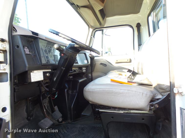 image for item DB1396 1999 International 4700 flatbed truck